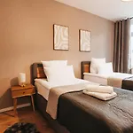 Atlas 5 Oberhausen, 3 Zimmer, Naehe Bahnhof, Westfield Centro Apartman *